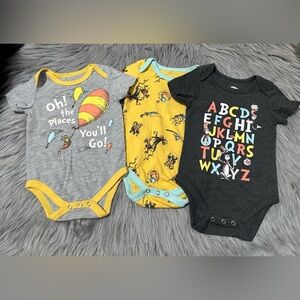 Dr. Seuss Gray, Yellow, and Gray Baby Bodysuit Onesies Set Size 3-6 months